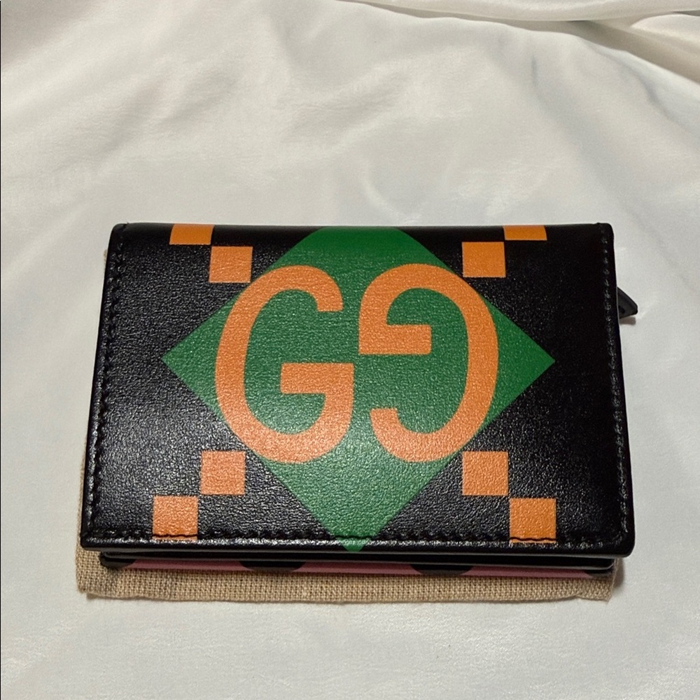 Gucci Pink and Black Wallet with Gold Accents - Picture 2 of 8